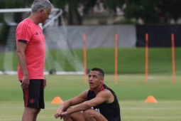 Bóng đá - Alexis Sanchez vừa khen vừa chê Mourinho, nói dễ cụt hứng nếu đá cho &quot;Người đặc biệt&quot;