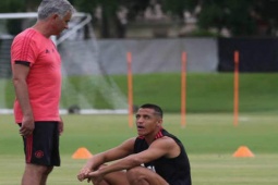 Bóng đá - Alexis Sanchez vừa khen vừa chê Mourinho, nói dễ cụt hứng nếu đá cho "Người đặc biệt"