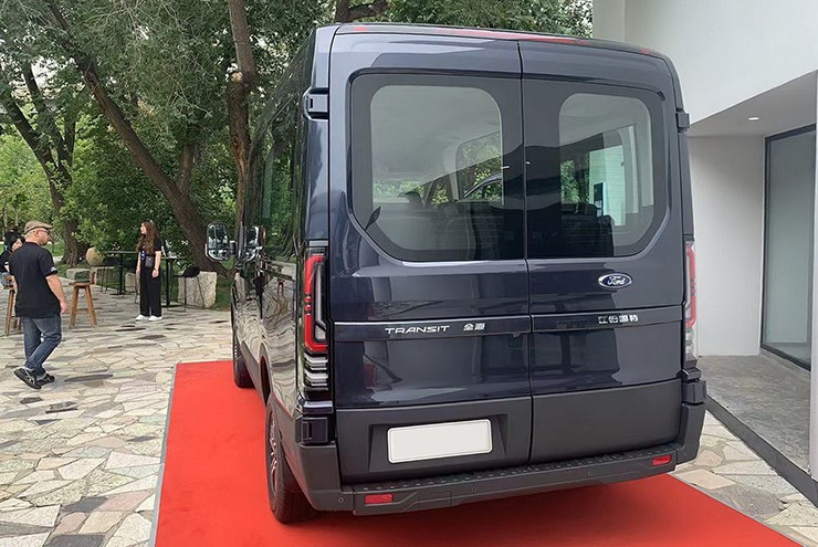 Ford Transit thế hệ mới đăng ký bảo hộ kiểu dáng tại Việt Nam