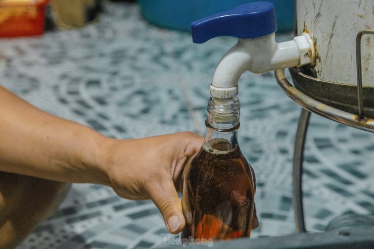 Tùy vào thời gian ủ mà mỗi chai nước mắm được mua từ xưởng sẽ có giá 60.000-80.000 đồng/chai.