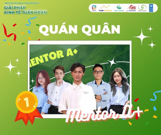 Đỗ Phạm Châu Giang giành Quán quân CE Hackathon 2022 (thành viên ngoài cùng bên phải).