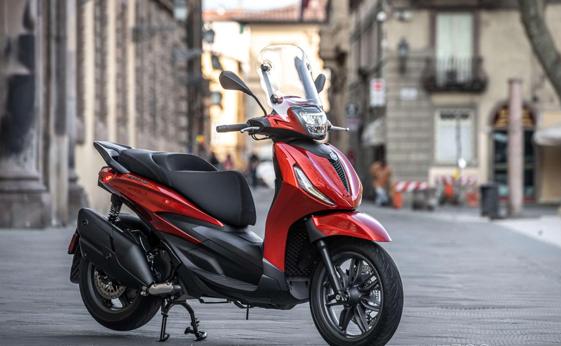 Xe ga cỡ lớn nên chọn Piaggio Beverly hay Honda SH 350i? - 1