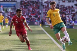 Video bóng đá Australia - Indonesia: "Chốt hạ" từ hiệp 1, tung đòn cánh phải (Asian Cup)