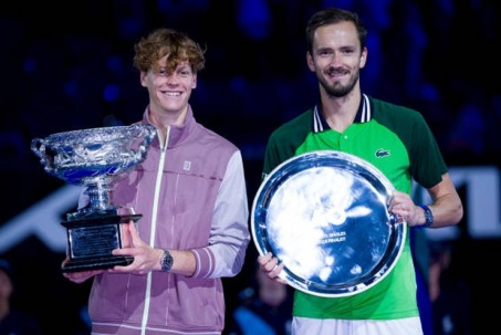Sinner xưng vương Australian Open: Lập nhiều kỷ lục, khen bại tướng Medvedev