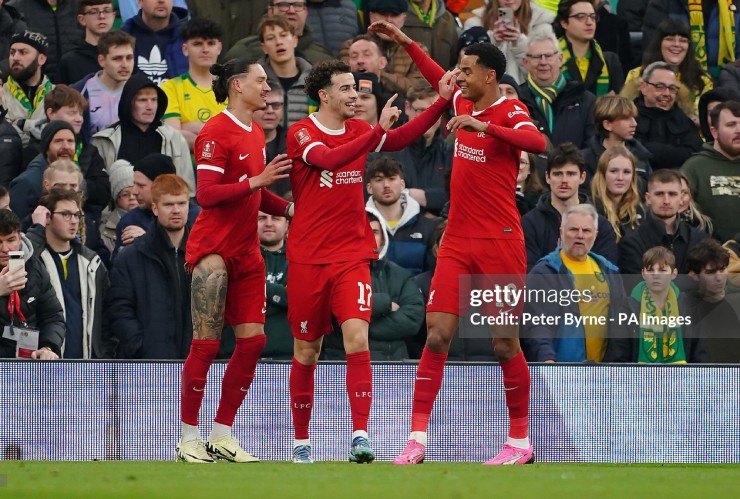 Liverpool thắng tưng bừng để tiến bước vào vòng 5 FA Cup