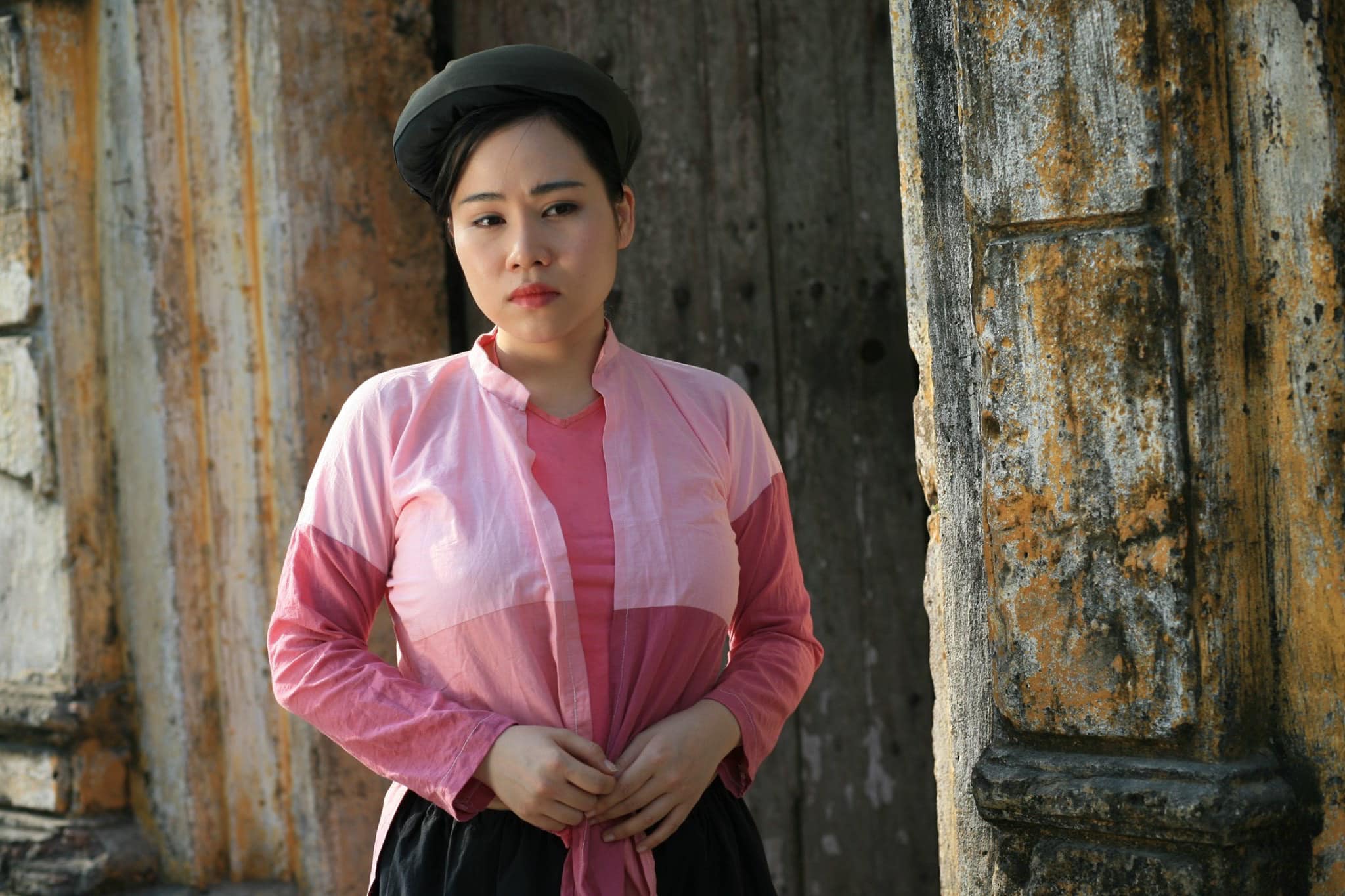 Trương Phương trong vai cán bộ xã Tí Hin phim "Thương nhớ ở ai".