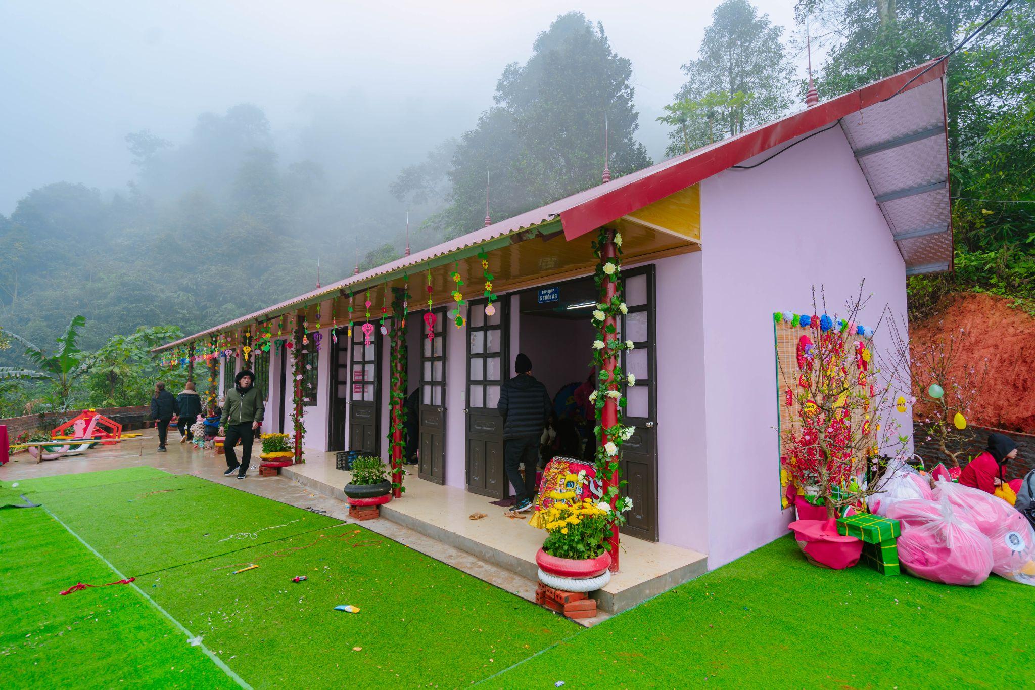 Ngôi trường mới khang trang đã được hoàn thành để kịp cho việc học các em không gián đoạn