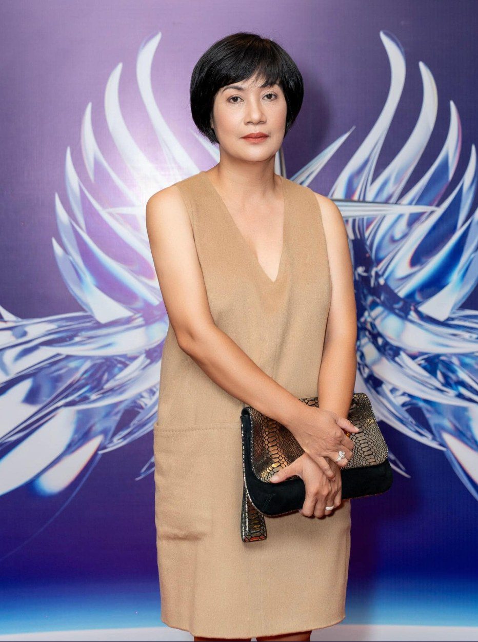 Hương Giang bất ngờ làm nhà sản xuất Miss Universe Vietnam - 4