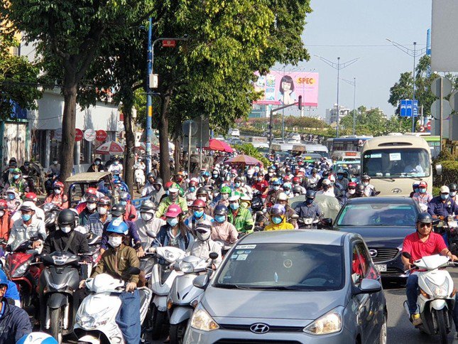Thủ tướng yêu cầu có không để phát sinh ùn tắc kéo dài tại các cửa ngõ ra vào Hà Nội và TPHCM.