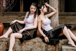 Thời trang - Đến hẹn lại lên, các "tú nữ" Việt mặc áo yếm xinh tươi, nô nức chụp ảnh Tết