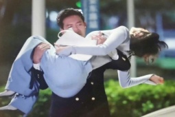 Thời trang - "Quốc sắc thiên hương Trung Quốc” ở tuổi U50 mặc bó sát tôn đường cong đẹp như vẽ