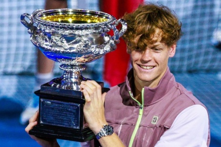 Sinner lần đầu tiên vô địch Australian Open: Phá ngay kỷ lục Djokovic