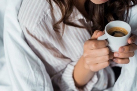 Cô gái 21 tuổi mắc bệnh tim nguy hiểm vì sai lầm khi uống cà phê