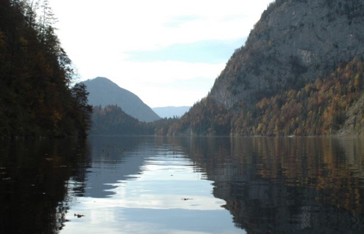 Hồ Toplitz được cho là nơi Đức Quốc Xã cất giấu kho báu.