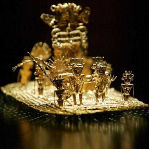 Bằng chứng về nghi thức phủ bụi vàng của người Muisca. Hiện vật được trưng bày tại một bảo tàng ở Colombia.