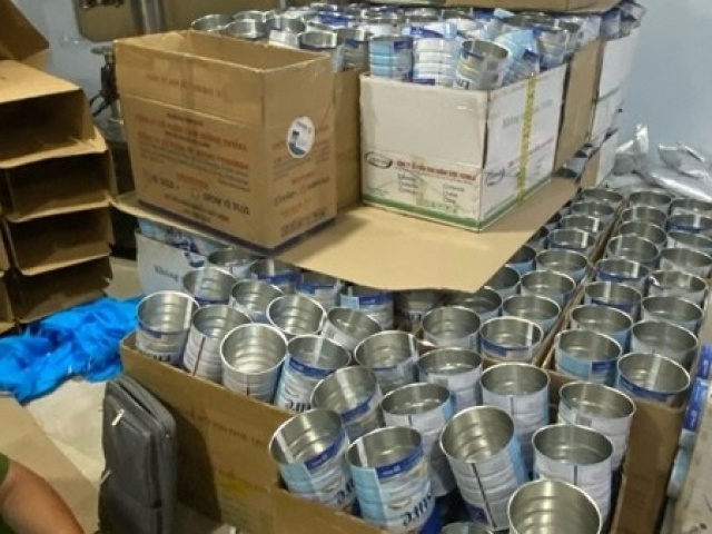 Thị trường - Tiêu dùng - Giật mình hàng vạn hộp sữa bột Ensure, Alpha Lipid… bị làm giả nhưng giống như thật!