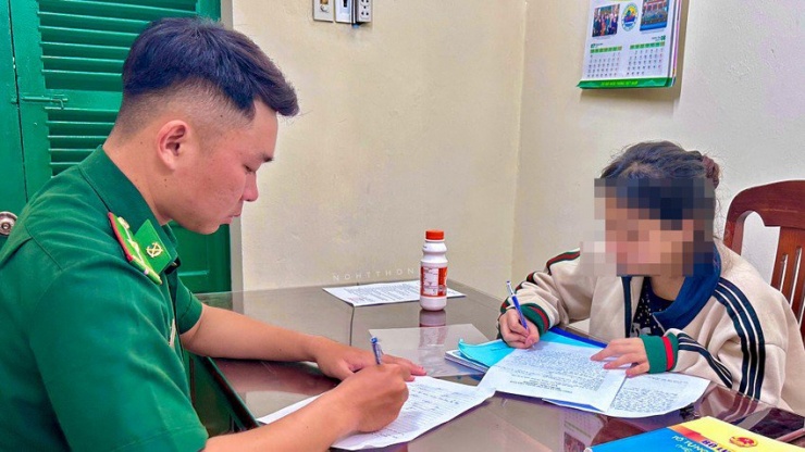 Lực lượng phòng, chống ma túy và tội phạm Biên phòng Kiên Giang đã giải cứu thành công bé NDT (15 tuổi) bị bán qua Campuchia làm việc ở sòng bạc. Ảnh: TV