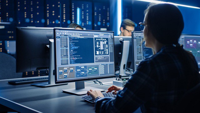 Ngành khoa học máy tính được hiểu đơn giản là ngành học đào tạo về phần mềm, lập trình phát triển ứng dụng (Ảnh: TL)