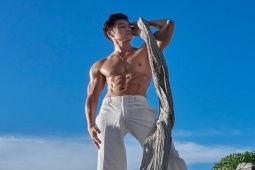 Đàn ông - "Ông chú" U60 gây xôn xao MXH khi khoe body siêu thực trước thềm năm mới