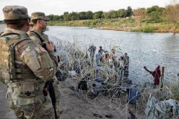 26 bang Mỹ đề nghị ông Biden "đứng sang một bên" để Texas đảm bảo an ninh biên giới