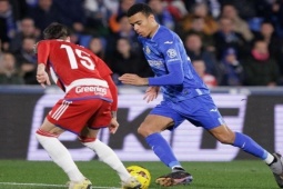 Bóng đá - Grenwood solo từ giữa sân ghi bàn cực đỉnh, "ông lớn" càng xem càng mê