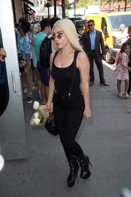 Lady Gaga biến hóa độc đáo với phong cách thời trang nữ cao bồi - 5