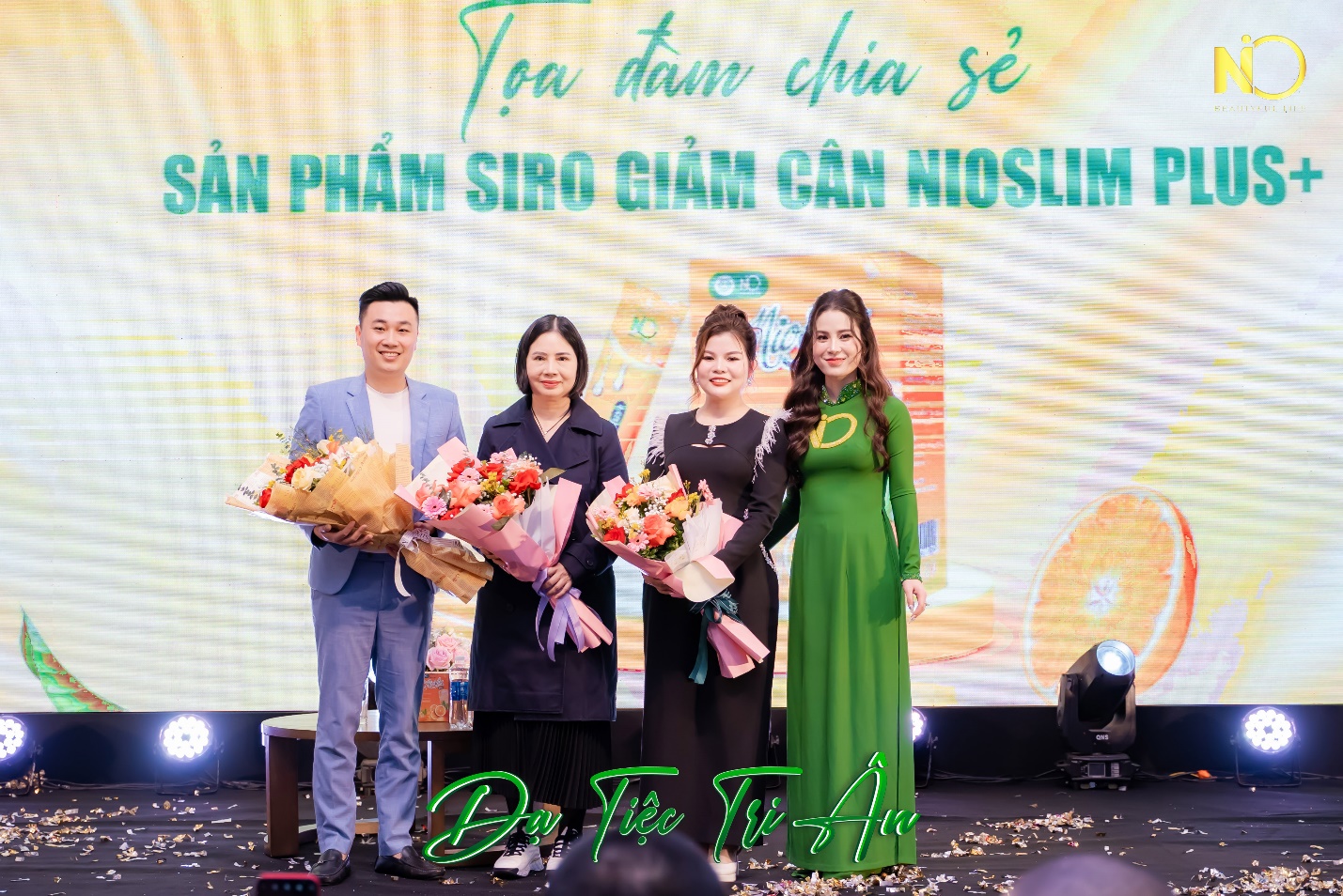 Từ trái qua phải: Chuyên gia đào tạo Hoàng Minh Quý, chuyên gia, bác sĩ Nguyễn Hồng Hải, Trainer Trần Thúy Hải và Founder Vũ Thị Loan.