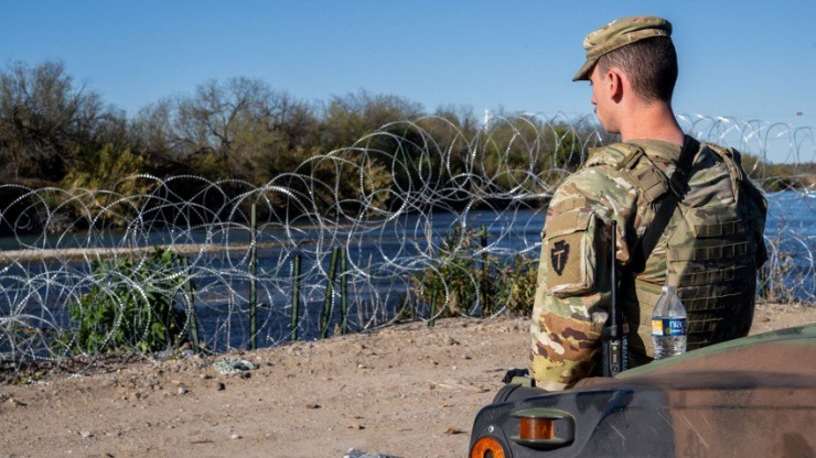 Hàng rào biên giới Mexico dọc theo khu vực sông Rio Grande tại bang Texas. Ảnh: GETTY IMAGES