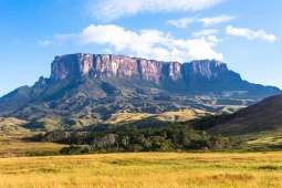 Du lịch - Ngọn núi chứa nhiều điều bí ẩn, hút toàn khách thích mạo hiểm