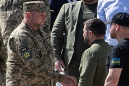 Thế giới - Báo Anh: Ông Zelensky định cách chức tướng Zaluzhnyi nhưng bất thành?