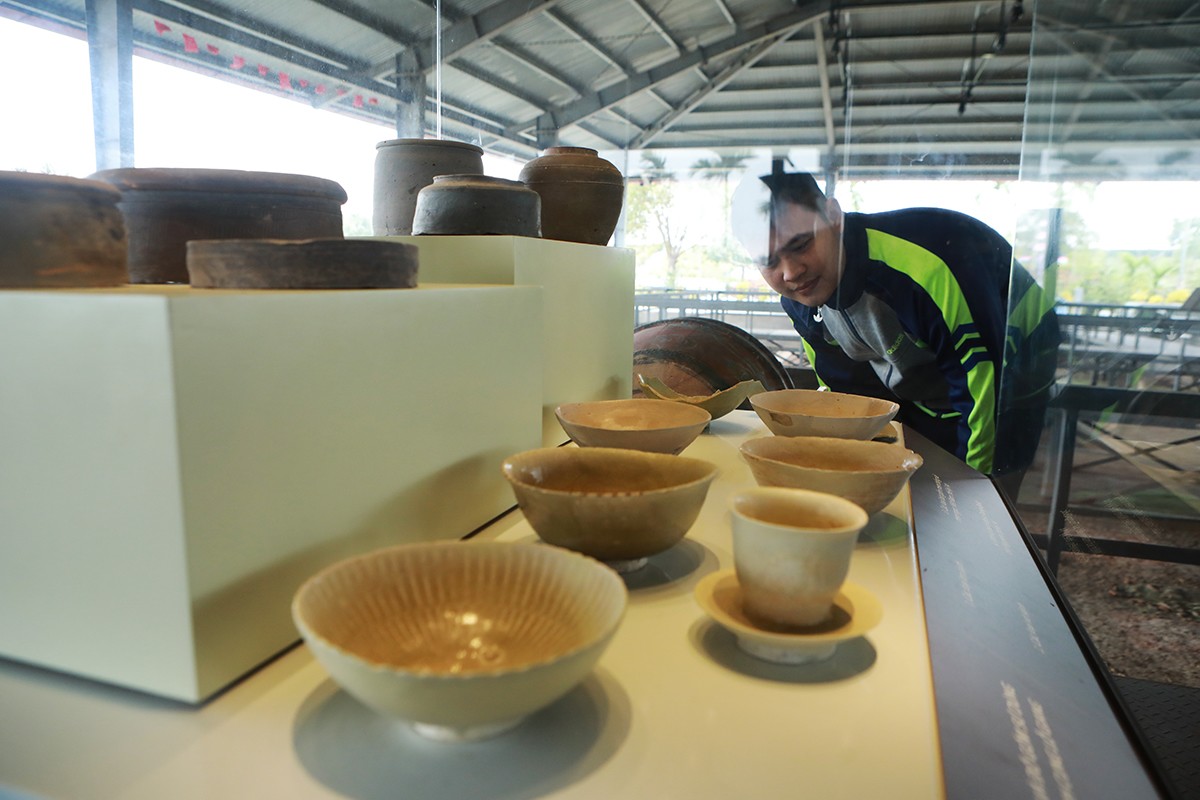  Các loại đồ đựng và đồ gốm sứ dùng trong cung điện Hành cung Lỗ Giang thời Trần thế kỉ 13-14.