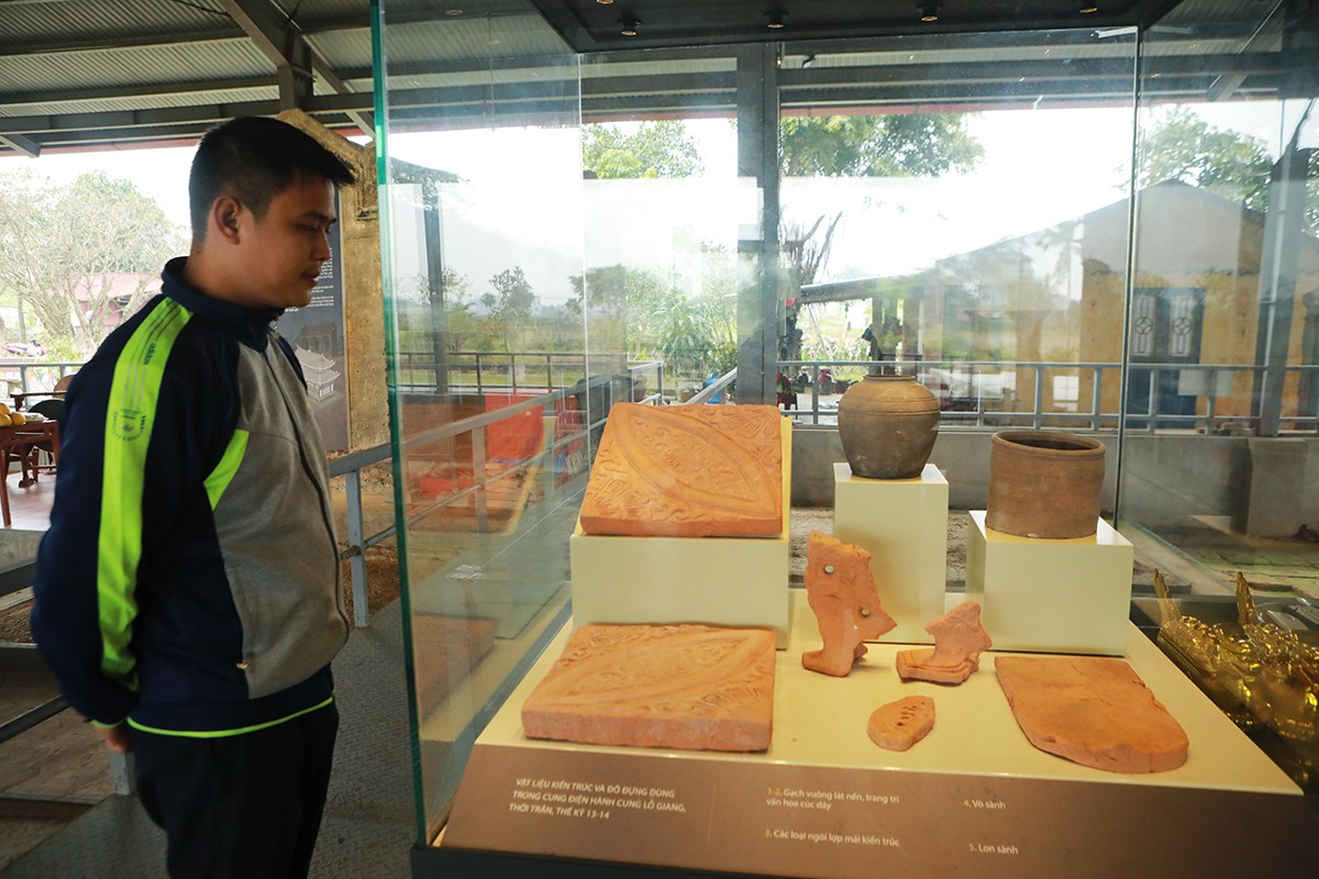 Theo ông Thưởng, đến nay đã phát hiện hàng nghìn hiện vật, nhiều hiện vật quý được chuyển về Bảo tàng tỉnh Thái Bình, một số hiện vật được trưng bày trong tủ kính để người dân và du khách đến chiêm ngưỡng.
