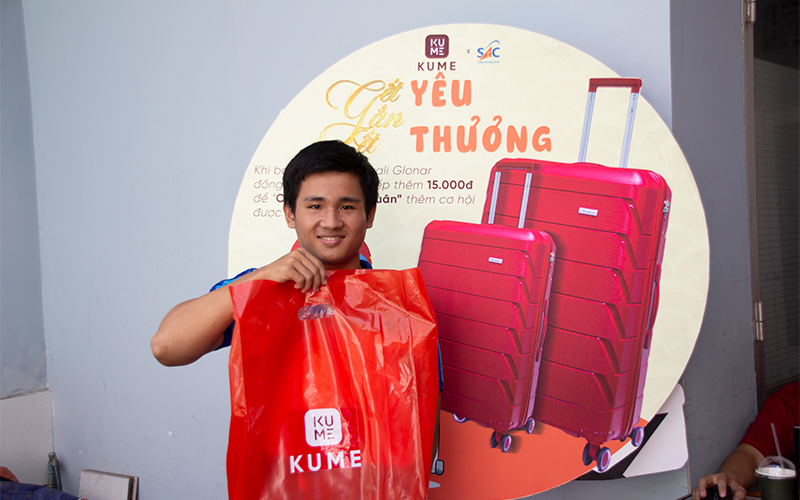 KUME trao 400 phần quà Tết cho HSSV - Người lao động