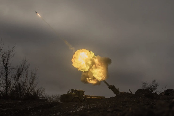 Pháo binh Ukraine nã hỏa lực nhằm vào lực lượng Nga ở vùng Donetsk vào ngày 3/2/2024.