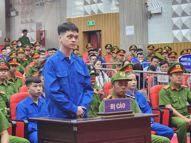 Bị cáo Đoàn Thiên Long – người trực tiếp bắn 3 phát súng làm chết 2 người và bị thương 6 người