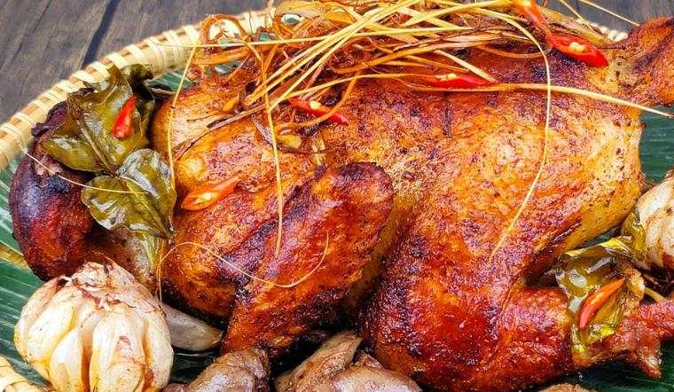 Gà đốt nóng hổi thơm nức mũi