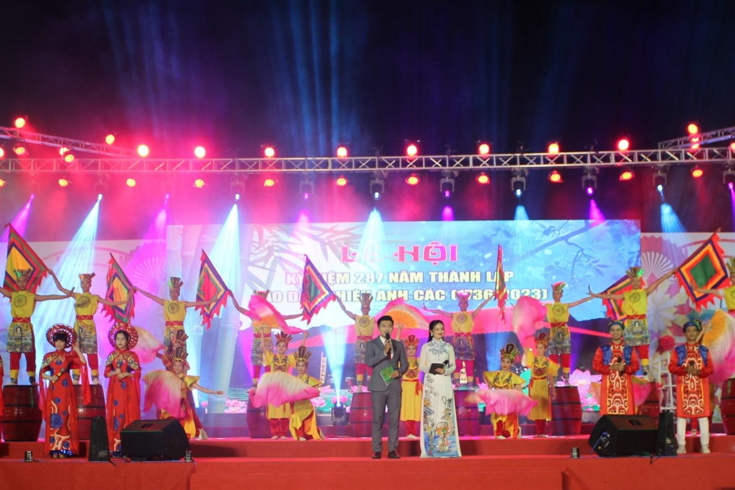 Lễ hội Tao đàn Chiêu Anh Các là lễ hội thường niên được đầu tư hoành tráng nhất năm của Hà Tiên