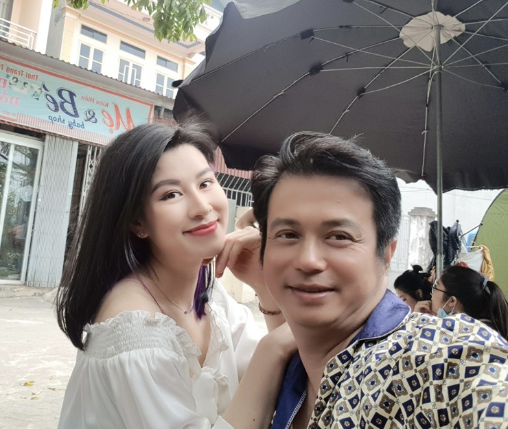 Lưu Huyền Trang và nghệ sĩ Bá Anh từng hợp tác trên màn ảnh trước khi đóng chung Táo quân.
