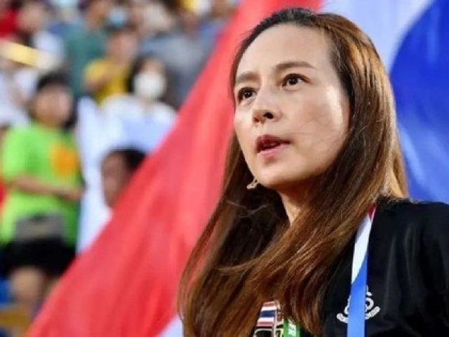 Bóng đá - Sau 2 năm rưỡi lãnh đội, chi gần 40 tỷ đồng tiền thưởng, Madam Pang chia tay tuyển Thái