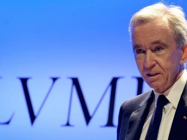 Kinh doanh - Sự thật ít biết về tỷ phú vừa soán ngôi giàu nhất hành tinh