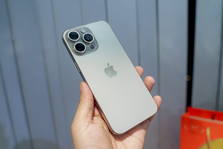 iPhone 15 Pro và 15 Pro Max sử dụng khung titan.