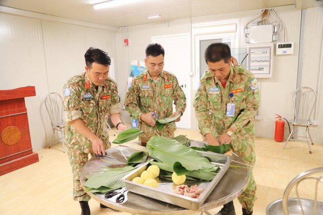 Đội Công binh Việt Nam thi gói bánh chưng, đón Xuân Giáp Thìn 2024 ở Abyei - 3