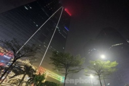 Tin tức trong ngày - Không khí về đêm ở Hà Nội mù mịt trong lớp sương dày đặc, mờ ảo như Sapa