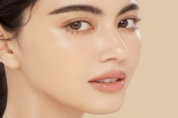 Làm đẹp - Da trắng sáng mịn hồng hào với đá viên cà chua