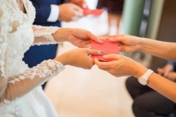 Bạn trẻ - Cuộc sống - Mời cưới nhưng bạn không đi, cô gái quyết đòi lại số tiền mừng trước đây