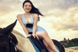 Thời trang - "Tiểu thư RMIT xinh nhất Đà Nẵng" diện váy mỏng manh, xẻ sâu cưỡi ngựa gây chú ý