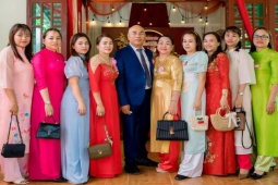 Bố mẹ Quảng Nam vất vả nuôi 8 cô con gái, về già được hưởng “trái ngọt”
