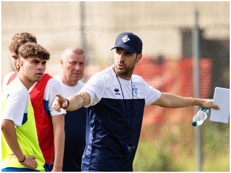 Sau khi giải nghệ, anh làm HLV.