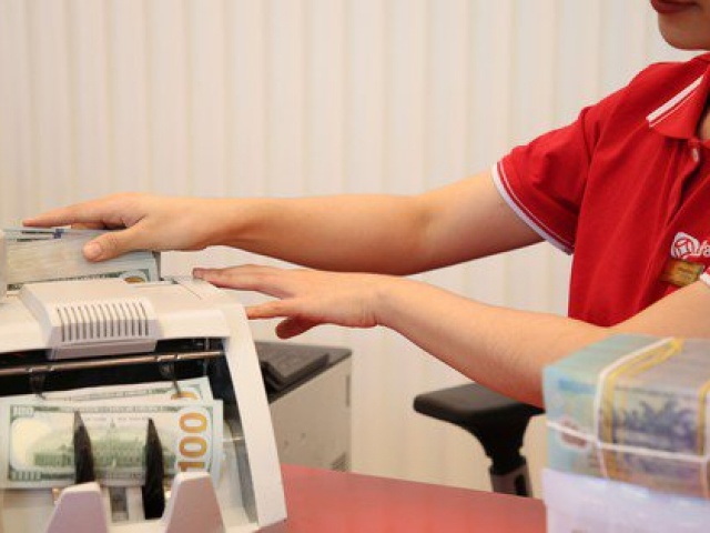 Kinh doanh - Ngân hàng lãi lớn nhưng vẫn lo