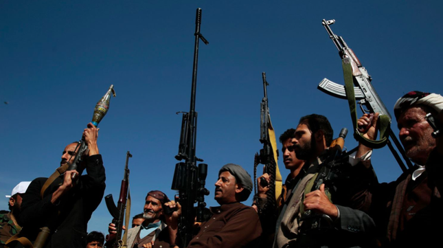 Các tay súng của lực lượng Houthi ở Yemen. (Ảnh: AP)